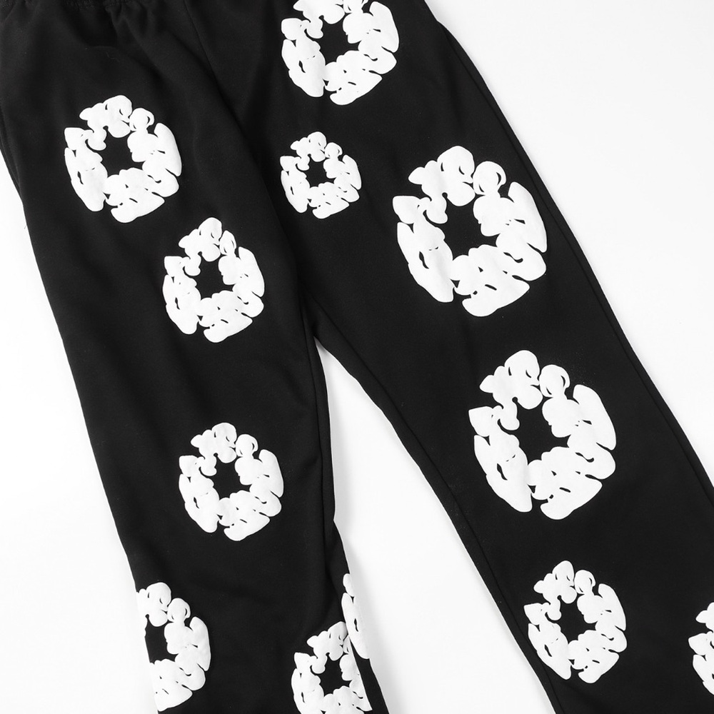 Brand New Denim Tears Cotton Wreath Sweatpants Black/White Size Large (DS)